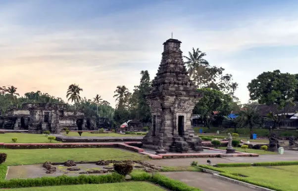 Antar Jemput Bandara Juanda Surabaya ke Blitar Jawa Timur dan Carter Mobil.