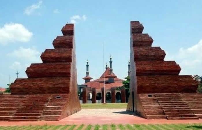 Antar Jemput Bandara Juanda Surabaya ke Cirebon Jawa Barat dan Carter Mobil.