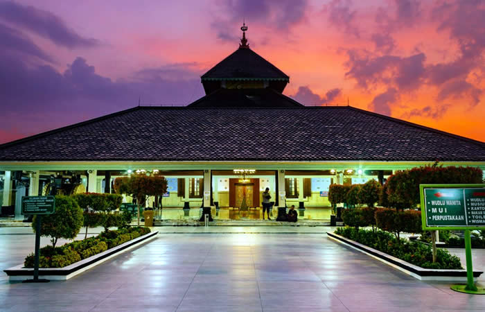 Antar Jemput Bandara Juanda Surabaya ke Demak Jawa Tengah dan Carter Mobil.