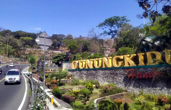 Antar Jemput Bandara Juanda Surabaya ke Gunung Kidul Yogyakarta dan Carter Mobil.