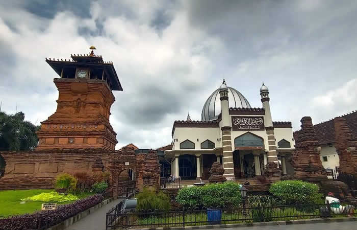 Antar Jemput Bandara Juanda Surabaya ke Kudus Jawa Tengah dan Carter Mobil.