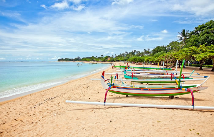 Antar Jemput Bandara Juanda Surabaya ke Legian Bali dan Carter Mobil.