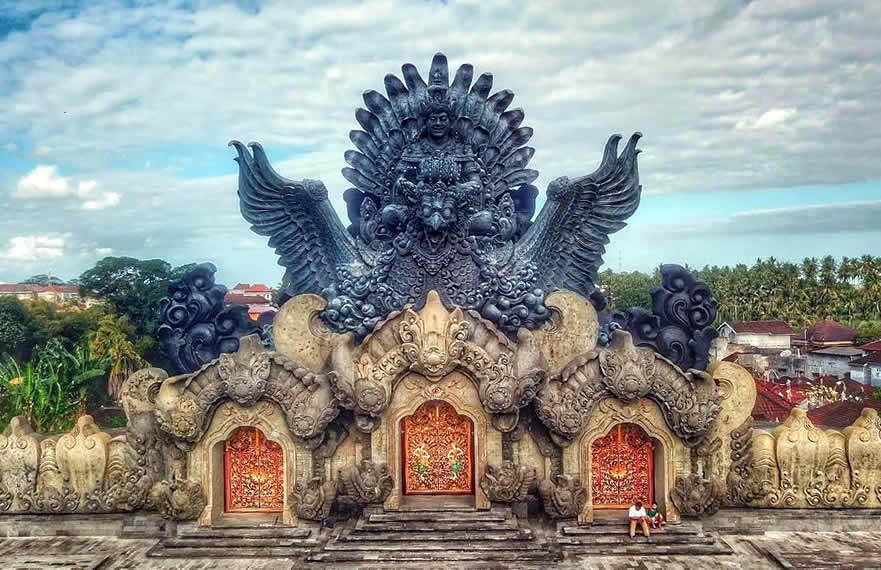 Antar Jemput Bandara Juanda Surabaya ke Tabanan Bali dan Carter Mobil.