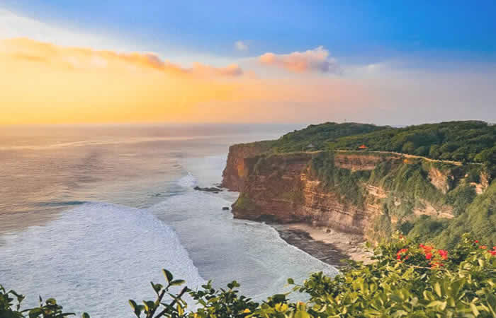 Antar Jemput Bandara Juanda Surabaya ke Uluwatu Bali dan Carter Mobil.